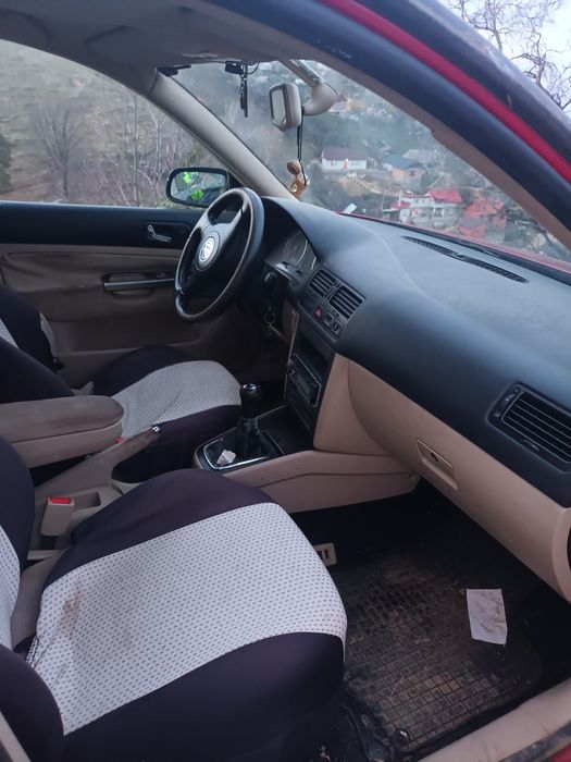 Vand vw bora 1.6 benzina