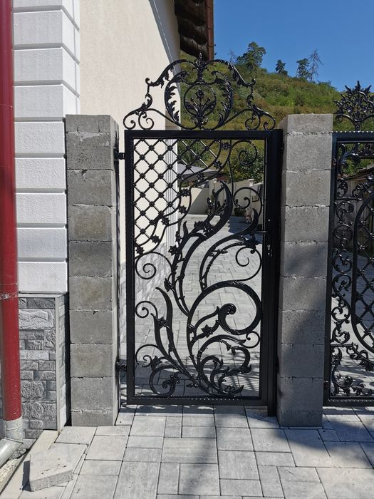 Porți și garduri din fier forjat