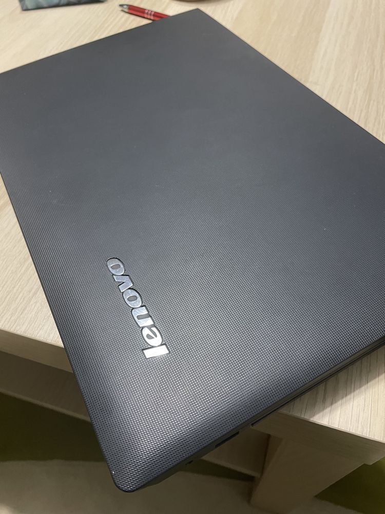 Laptop Lenovo B5400 impecabil
