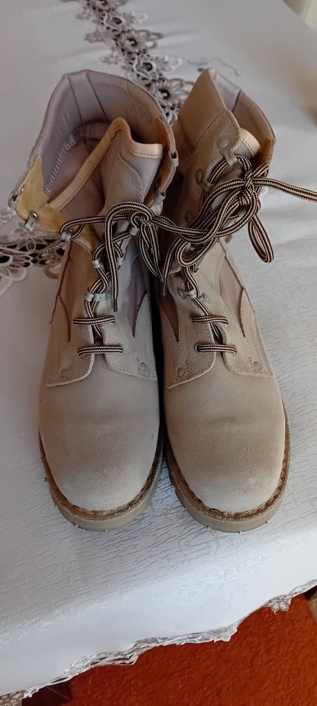 Bocanci mărimea 42/ 43
