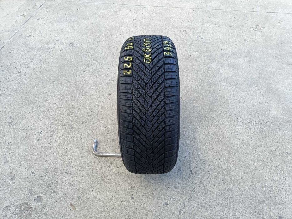O anvelopa iarna 225 50 17 pirelli cinturato winter 2 cu 8 mm 3424