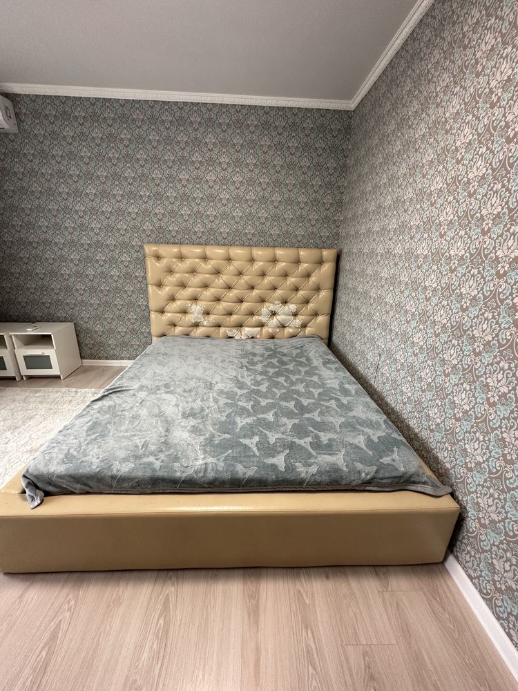 Кровать двуспальная