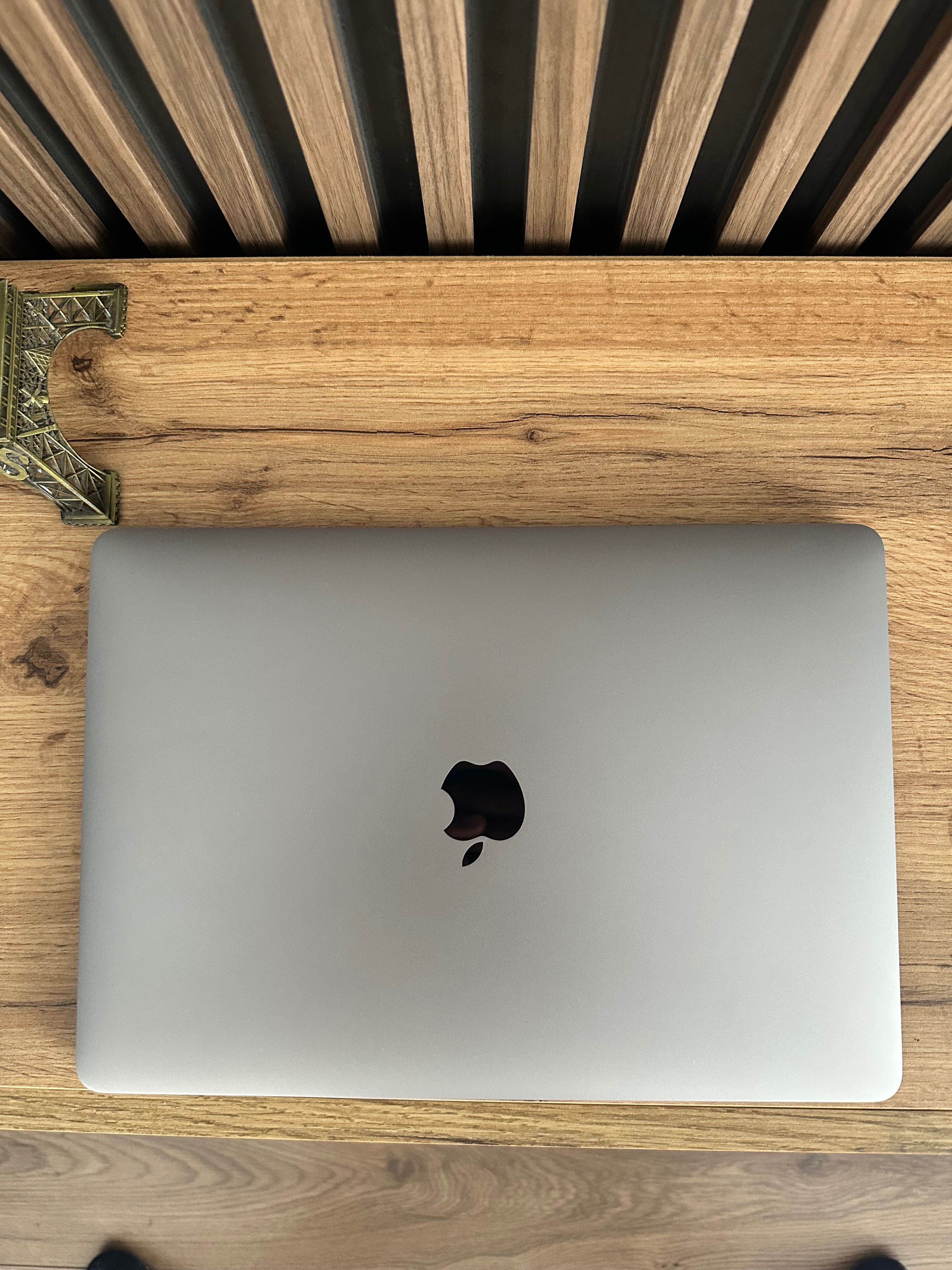 Продавам MacBook Pro 13 инча, модел 2017 г.