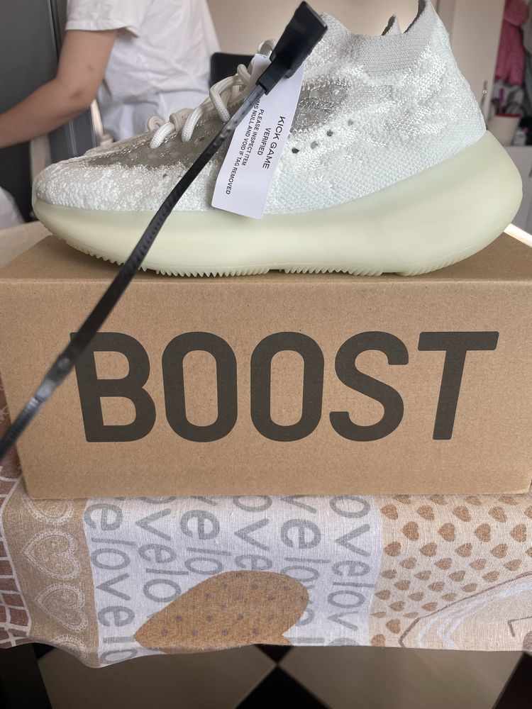 Adidas Yeezy Boost 380 Calcite Glow ( DEADSTOCK )
