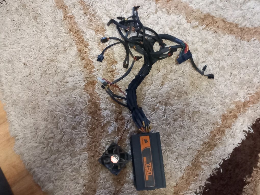 Sursă de alimentare Corsair CMPSU-750TX, seria TX 80 Plus, 750 wați,