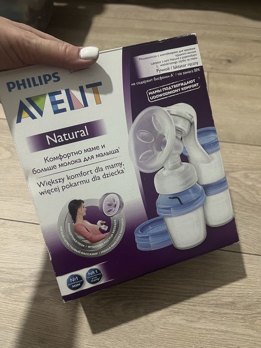 Молокоотсос с контейнерами для хранения грудного молока