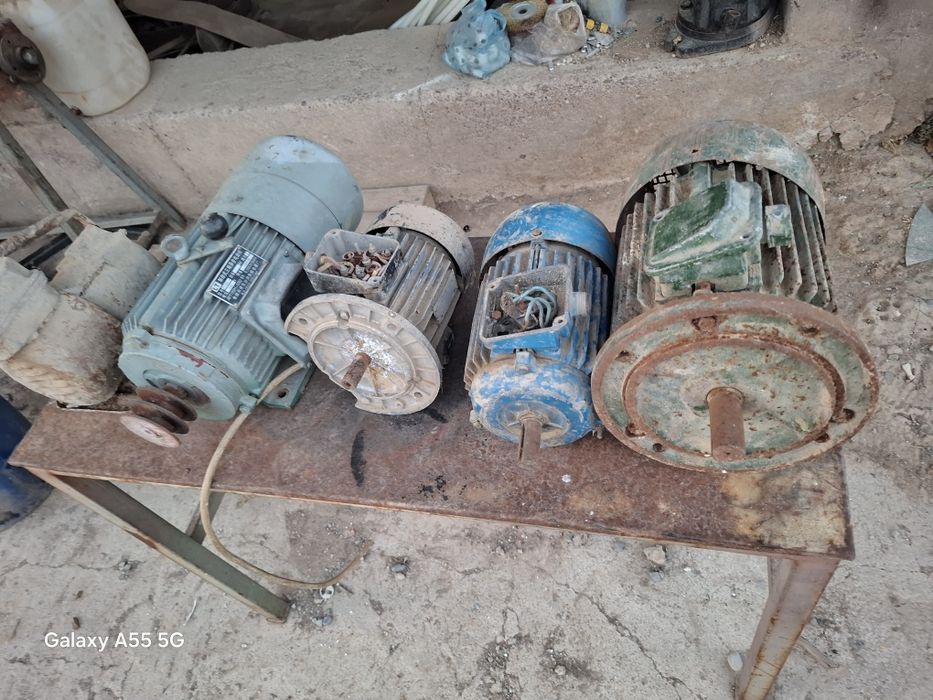 Продам 4 шт электродвигатель.