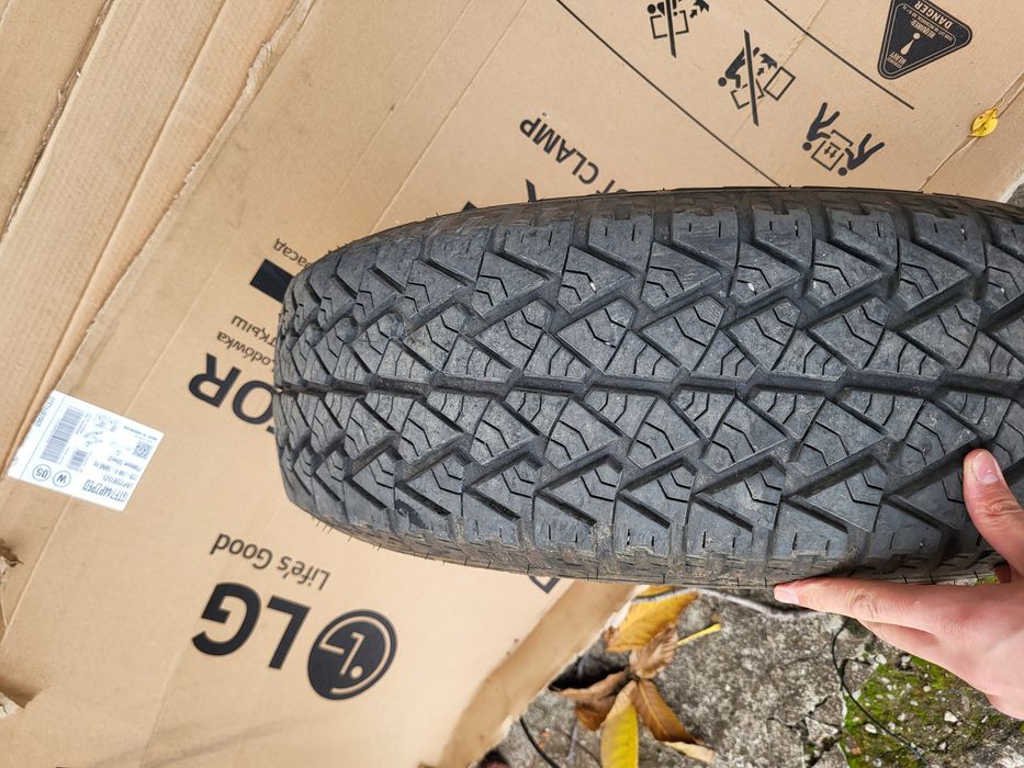 Шосейни гуми 235 75 15