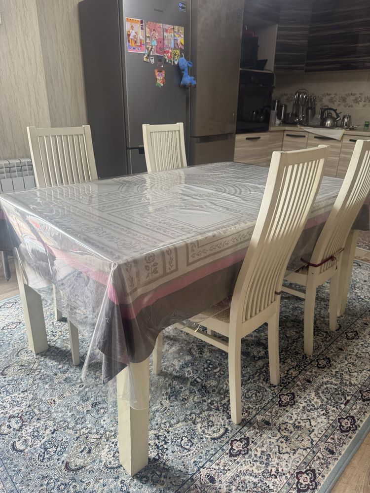 Продаю очень срочно стол со стульями в связи с переездом !
