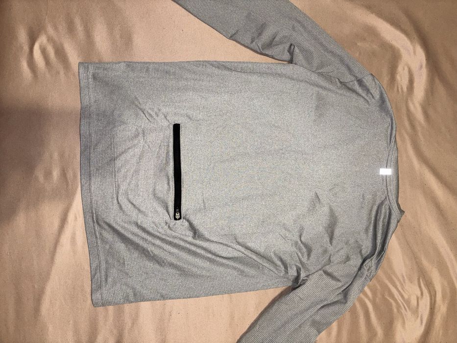 Блуза на nike подходяща за спорт