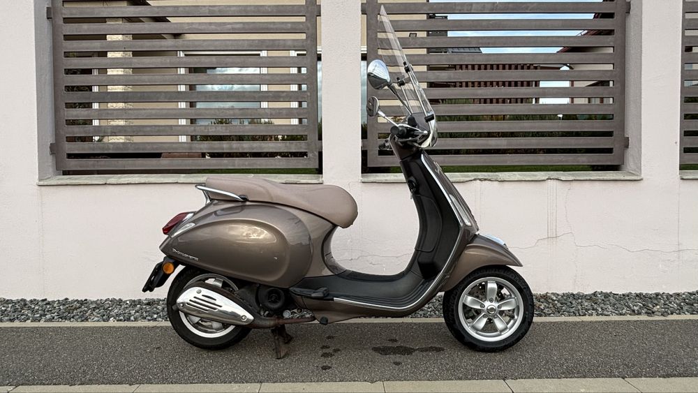 Vespa primavera piaggio scuter