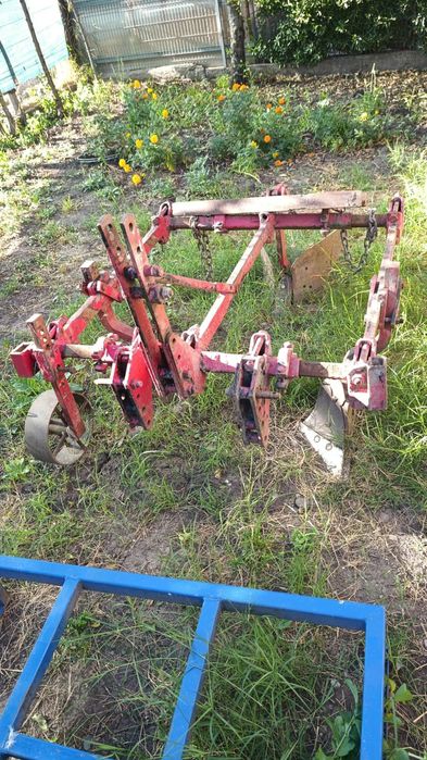 Tocătoare tip elicopter și plug vie