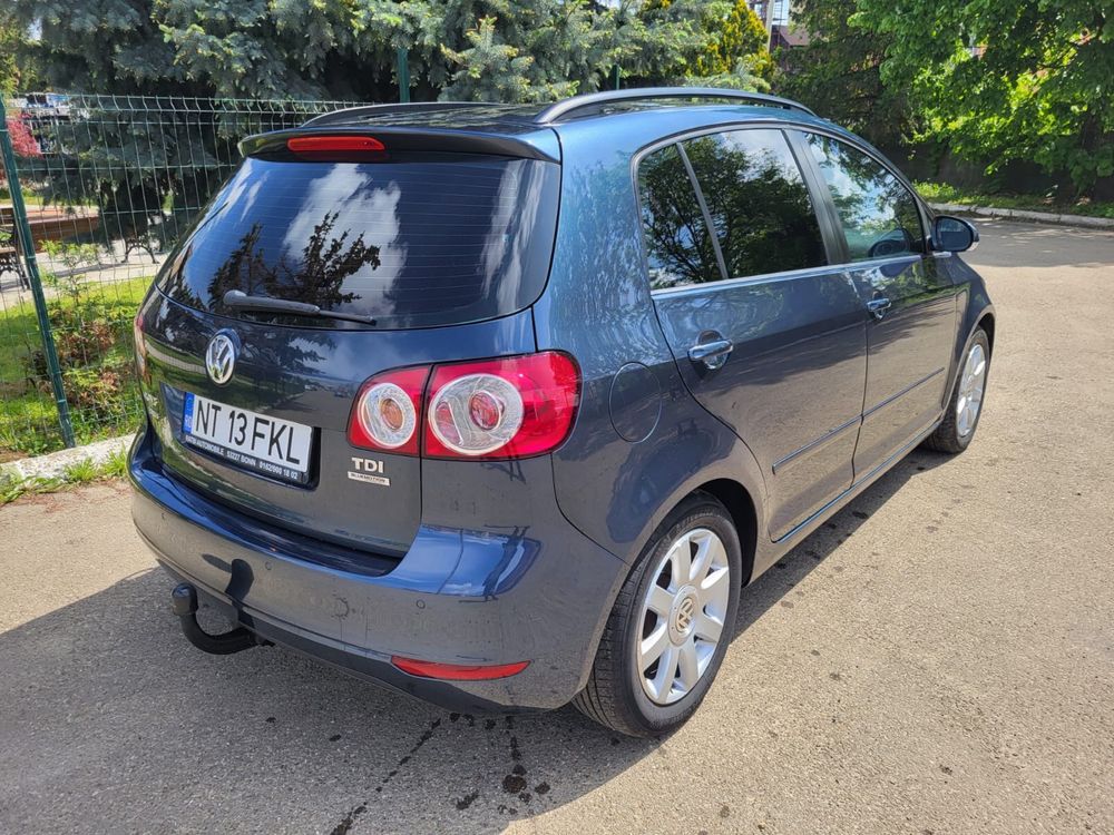 Golf 6 plus 1,6 TDi de 105cp.