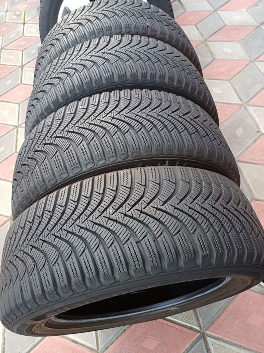 Vând 4 anvelope de iarna 205 55 r16 HANKOOK foarte bune