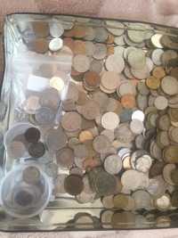 Монеты разные много!