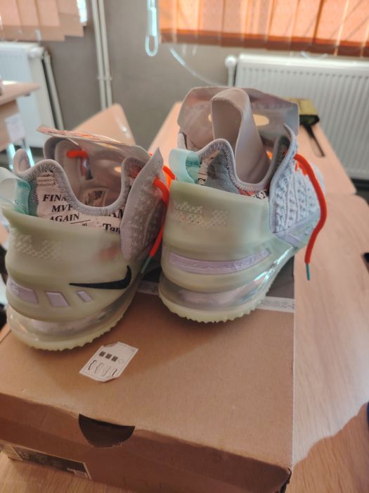 Vând Nike lebron XVIII