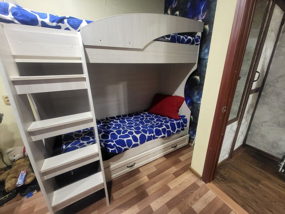 Отдам двухярусную кровать