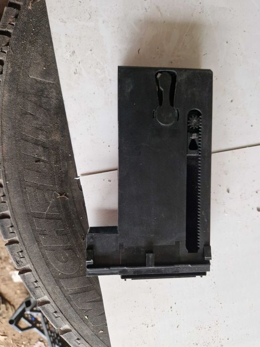 Интеркулер,къпхолдери ABS модули, педали и много други части.