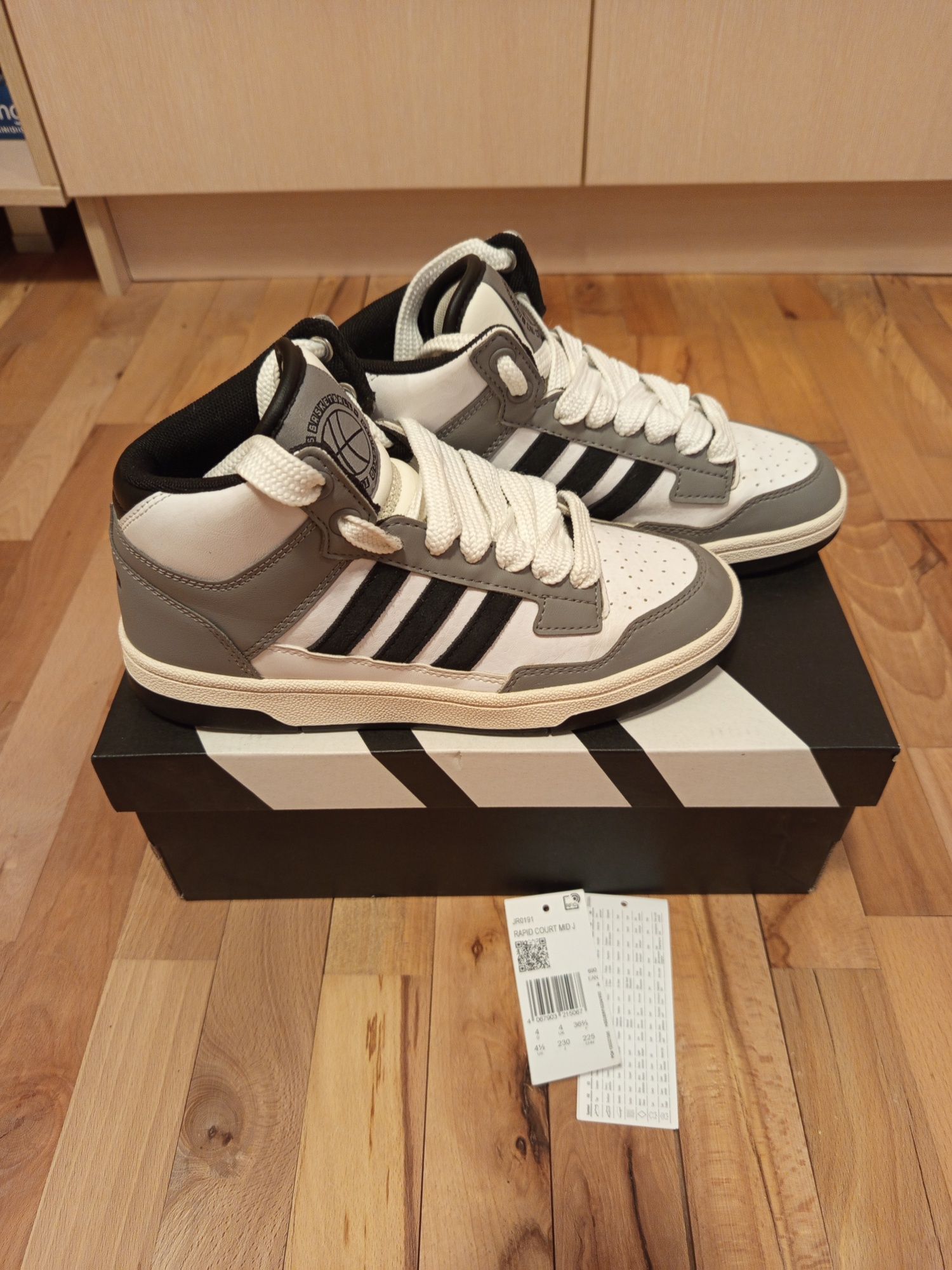 Обувки adidas, р.36 2/3