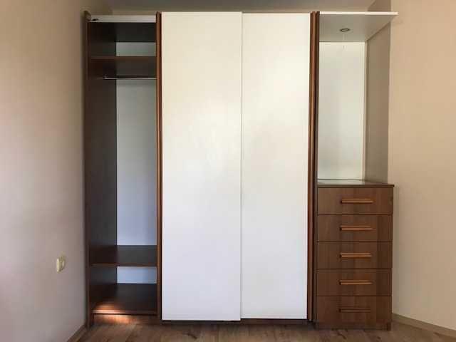 Гардероб 357/210, легло с матрак, скрин и кожено кресло