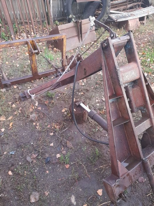 Încărcător în tiranti