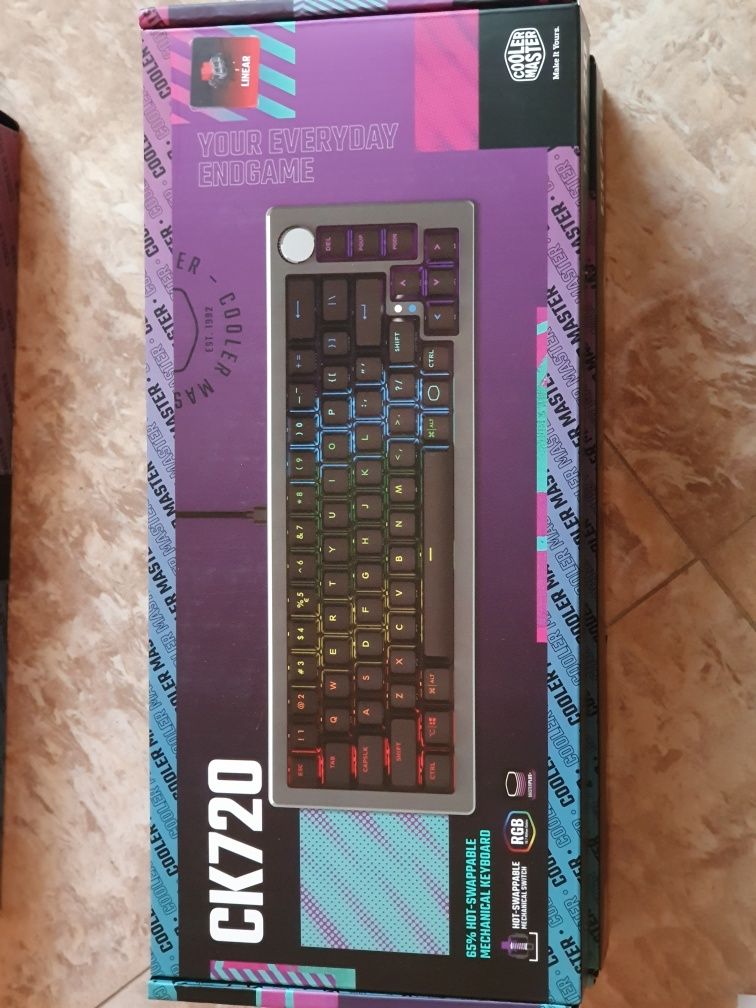 Tastatura mecanica Cooler Master CK720 pentru jocuri