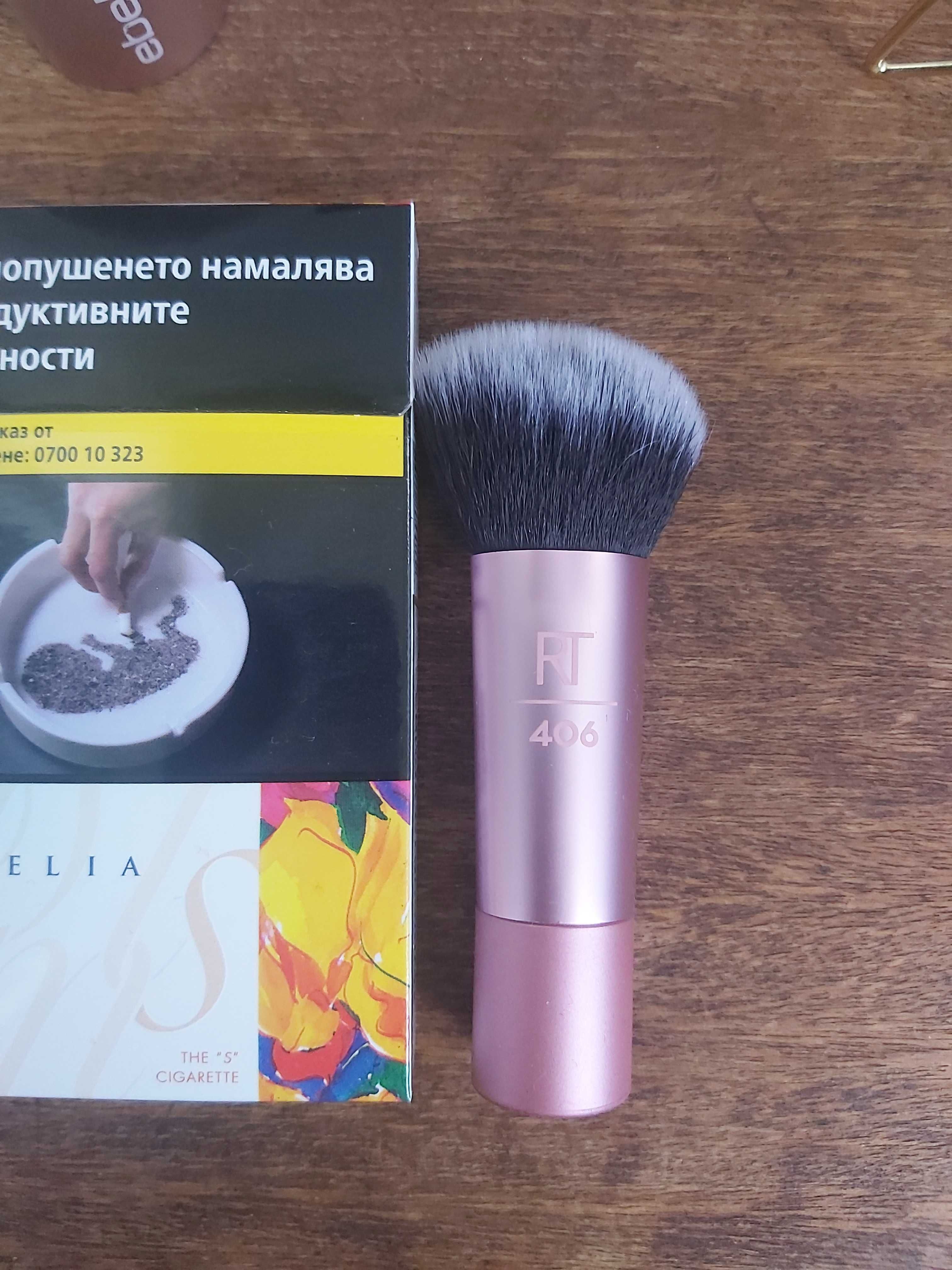 Четки за грим и поставки за бюти блендери