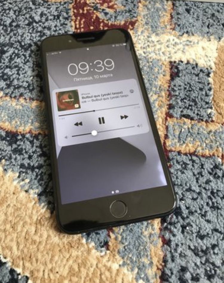 iPhone 8/64 хороший