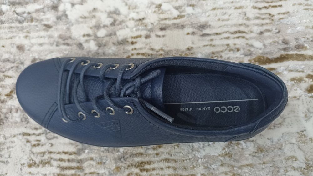 ECCO оригинальные кожаные кроссовки.