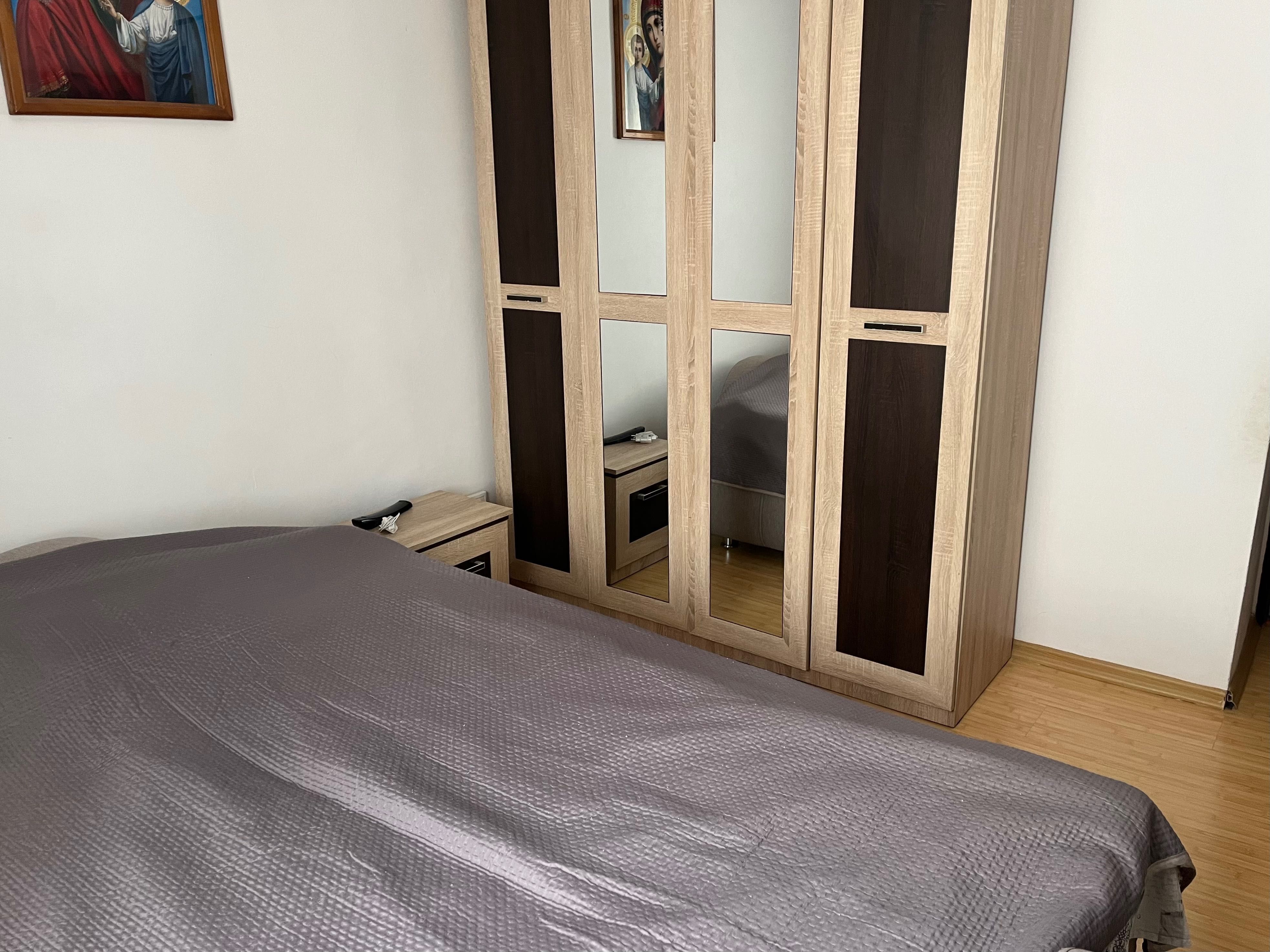 Vând apartament !Pret negociabil