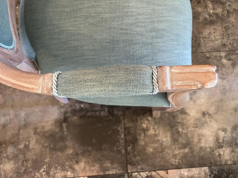 Стол масив с подлакътник