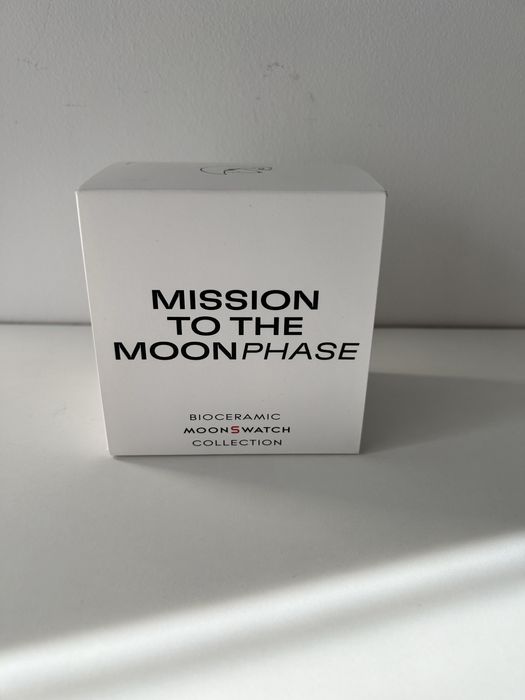 Ceas Swatch X Omega Mission to MoonPHASE Snoopy Edition .