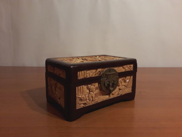 Caseta asiatica de Bijuterii- piesa rara din Lemn Sculptat manual