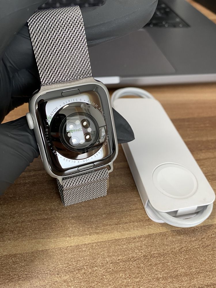 Apple Watch Seria 6 / 44 mm / Silver / Nou - Neactivat |