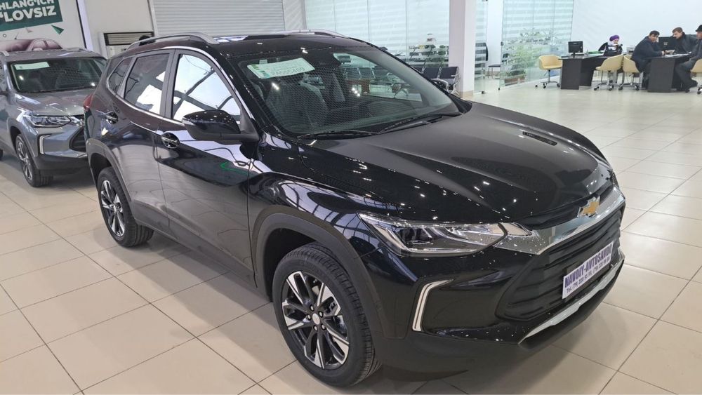 Tracker premier qora 2023 yil