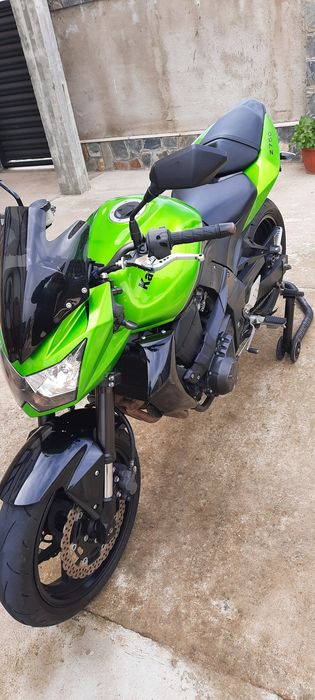 Vând kawasaki ZR750L 2009