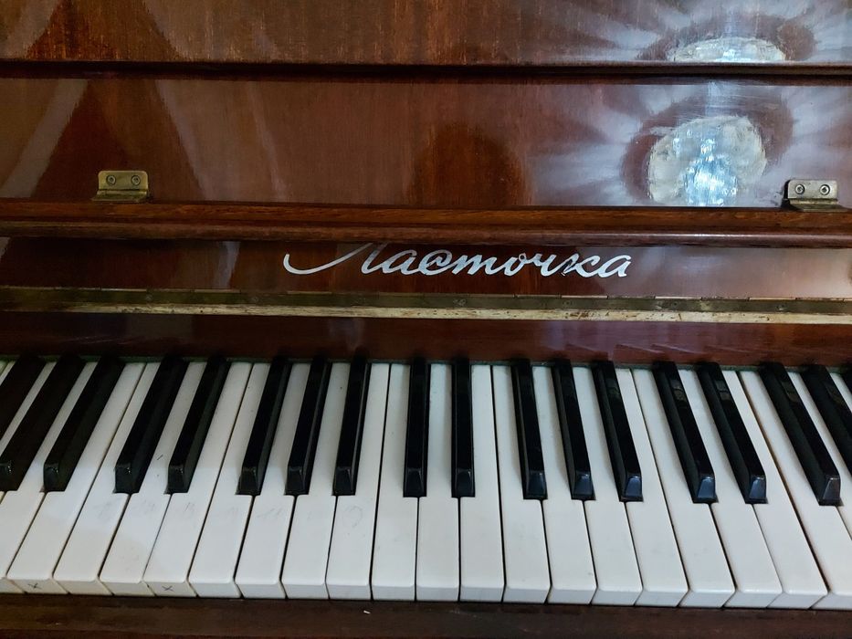 Продам фортепиано ( пианино )