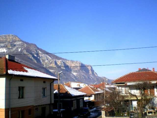 Продава се Къща в Тетевен - 172 кв.м за 382 €/кв.м - Снимка #2