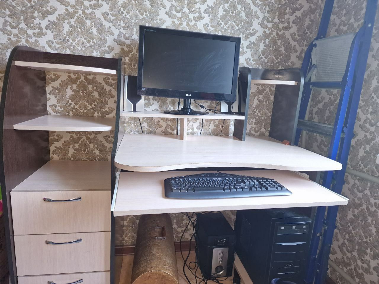 Стол под компьютер + сам компьютер