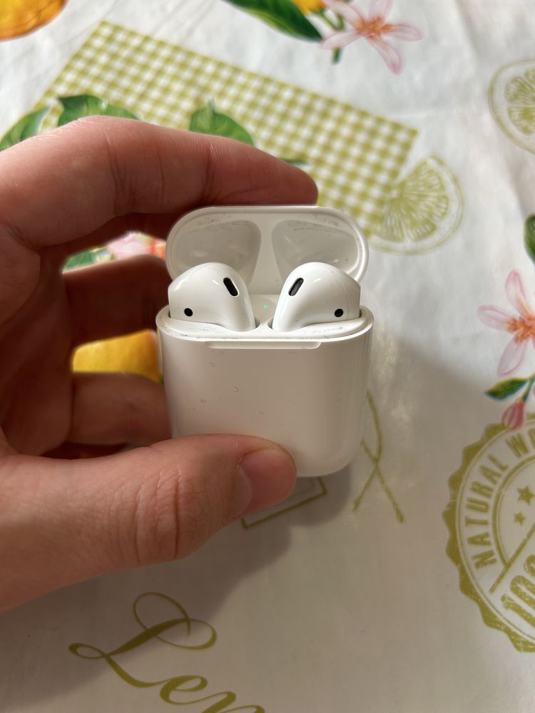 Airpods 1 поколение