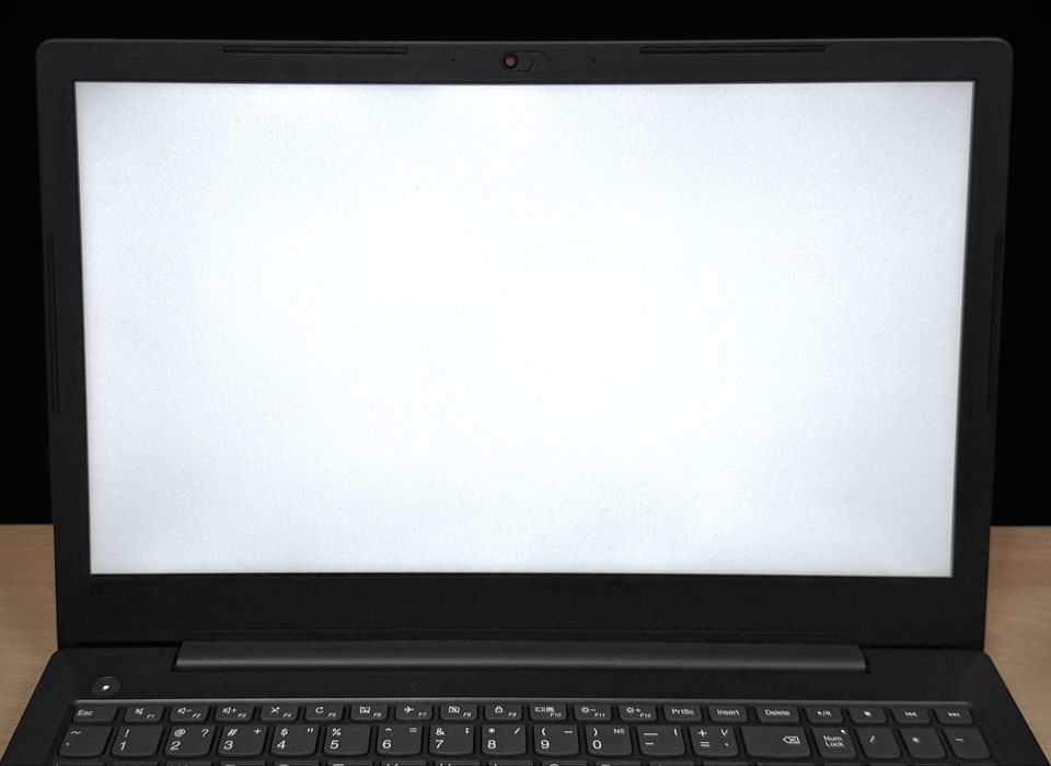 Лаптоп Lenovo V330-15IKB Core i7 1TB HDD + 128GB SSD