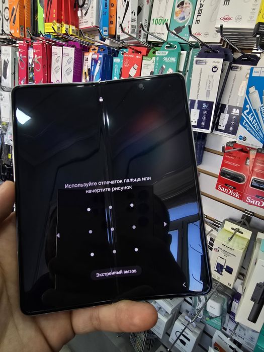 Z Fold 3. Ideal holatda 512GB.