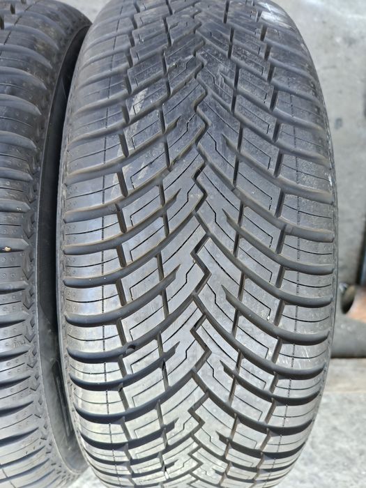 Всесезонни гуми -2024г.-15цола-195/55-1бр.-120лв."PIRELLI"-като нови