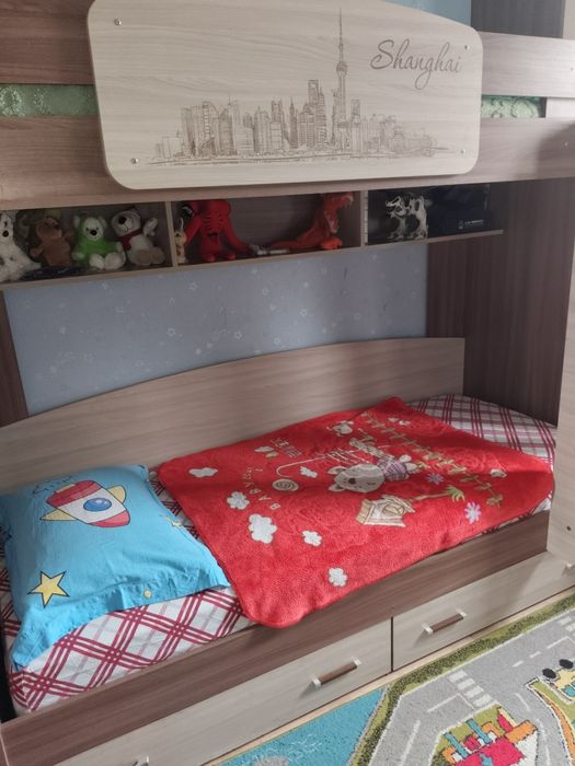 Двухъярусная кровать