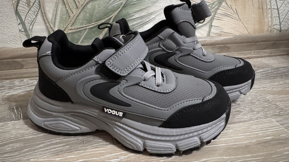 Продам кроссы для мальчика