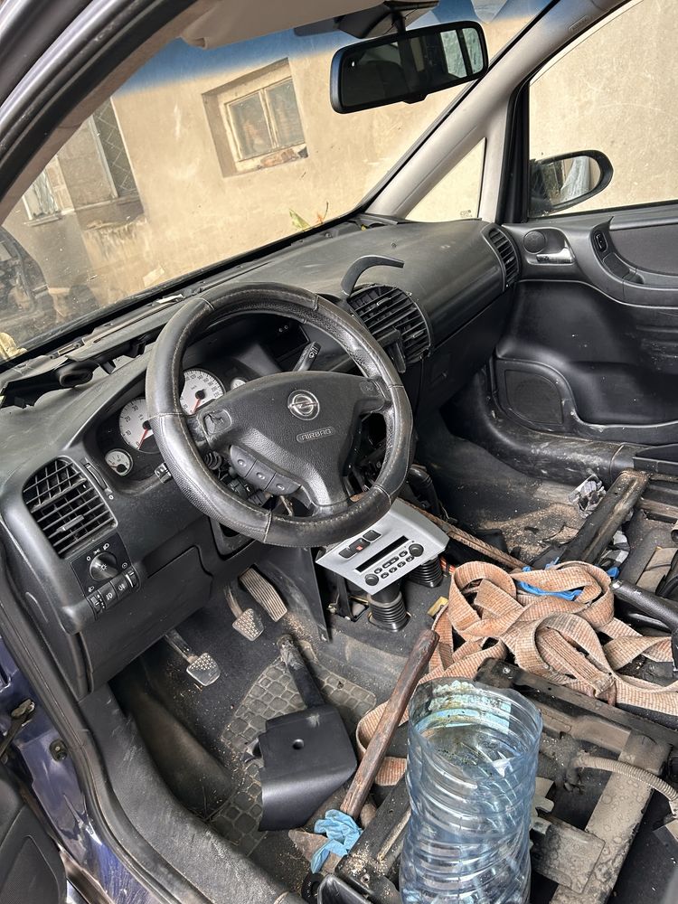 Opel Zafira A само на части!