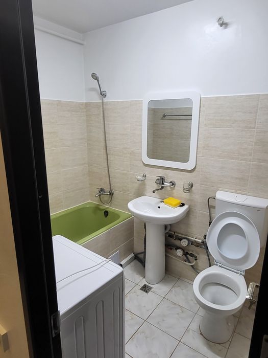 Închiriez garsoniera.