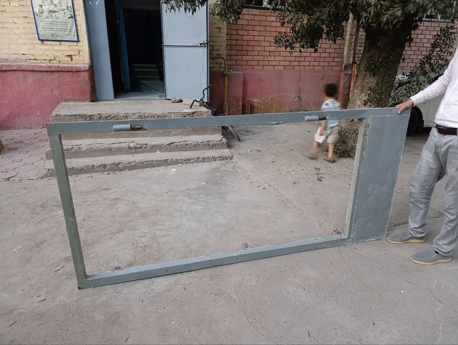 Продается металлическая дверь с замком