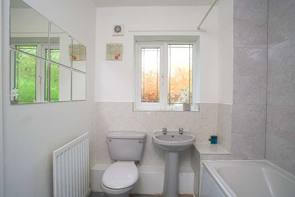 Дава се под наем Тристаен апартамент в София, Център - 75 кв.м за 499.8 € - Снимка #3