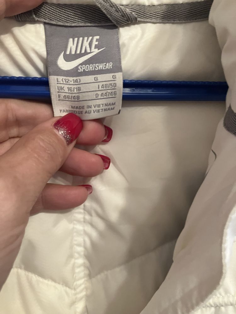 Дамско яке Nike !!!